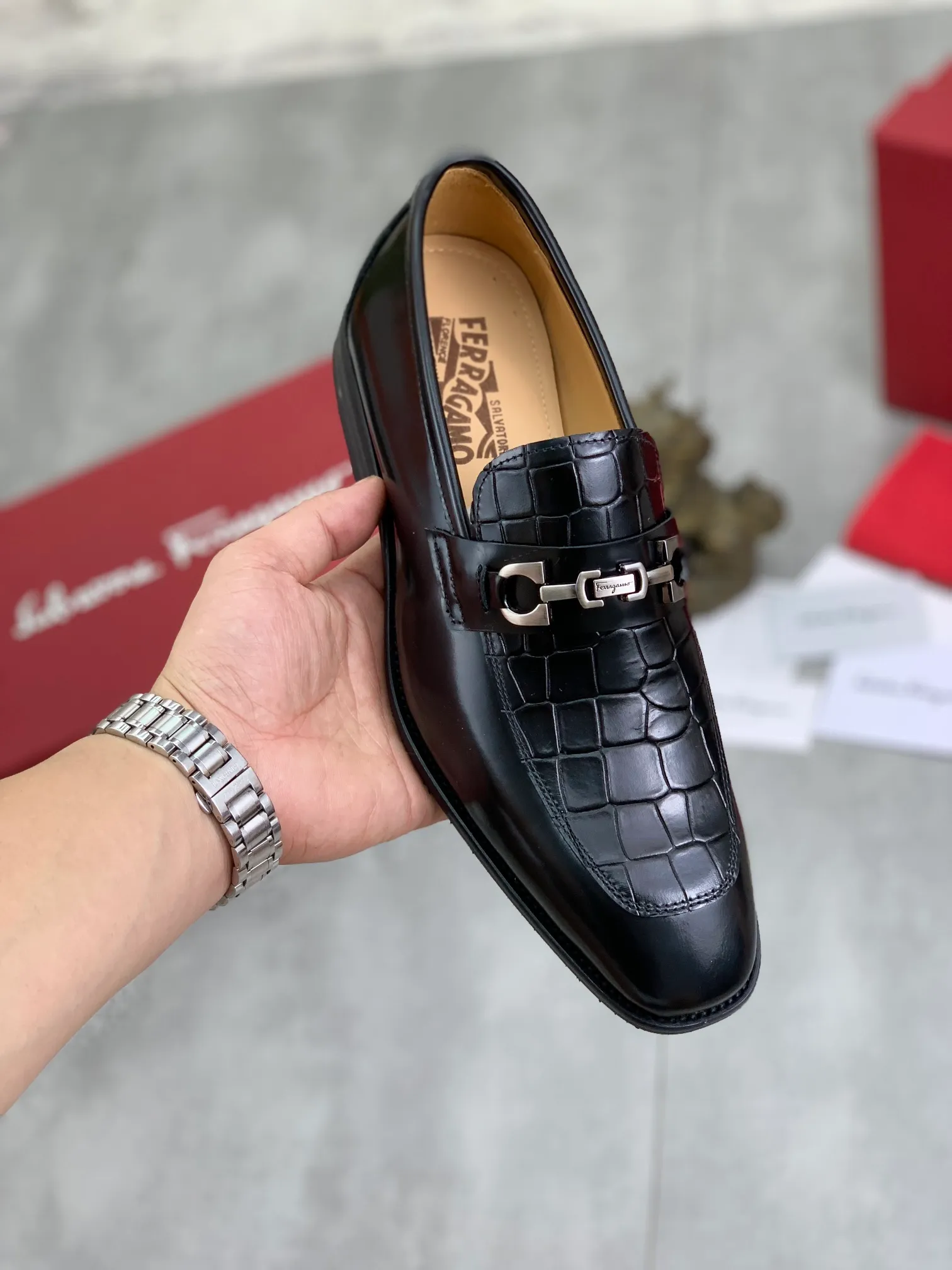 Men's Men's Shoes 💰P460💰[New Style] Water-dyed Niuli 🆘[Salvatore Ferragamo] Ferragamo's latest casual business leather shoes for men! Available at counters simultaneously! The fabric is made of specially imported original pebbled calfskin, and the lining is made of imported water-dyed cowhide. It is absolutely luxurious and leads the fashion trend. Matching code: 38-45 (46 can be customized) multiple colors available